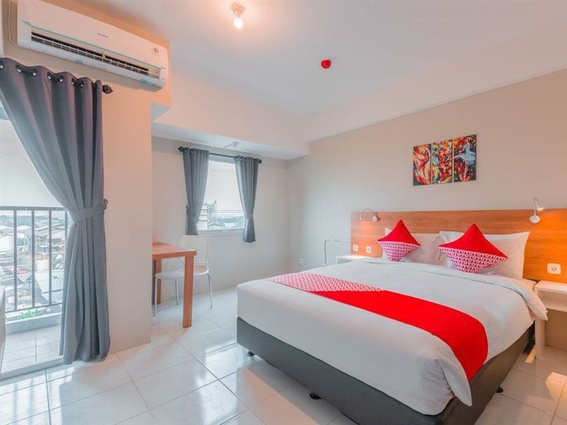 Hotel Flagship 750 Mont Blanc à Bekasi Extérieur photo